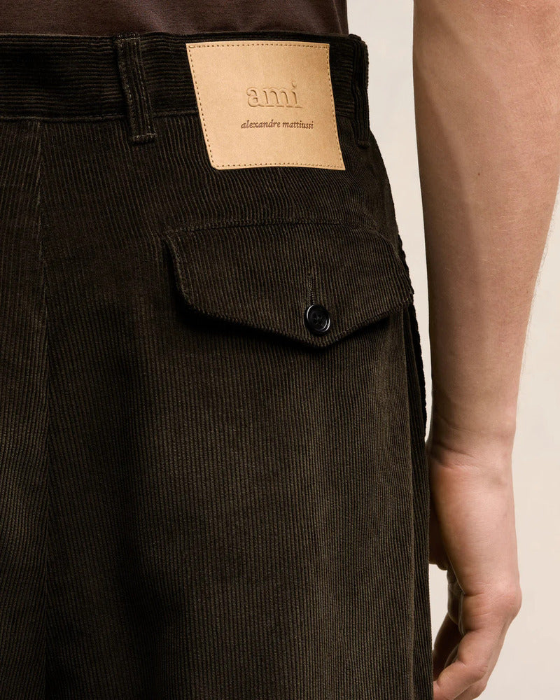 AMI - Pantalon carotte oversize velours cotele cafe fonce