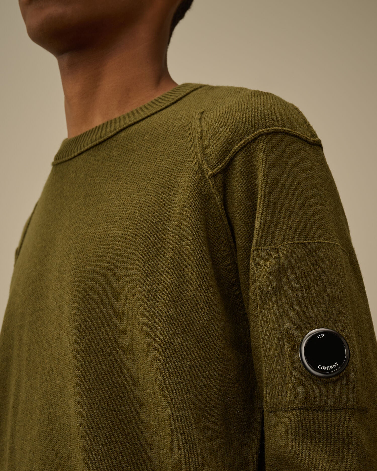 C.P. Company - Pull Lambwool GRS Crewneck Lens Capers Green