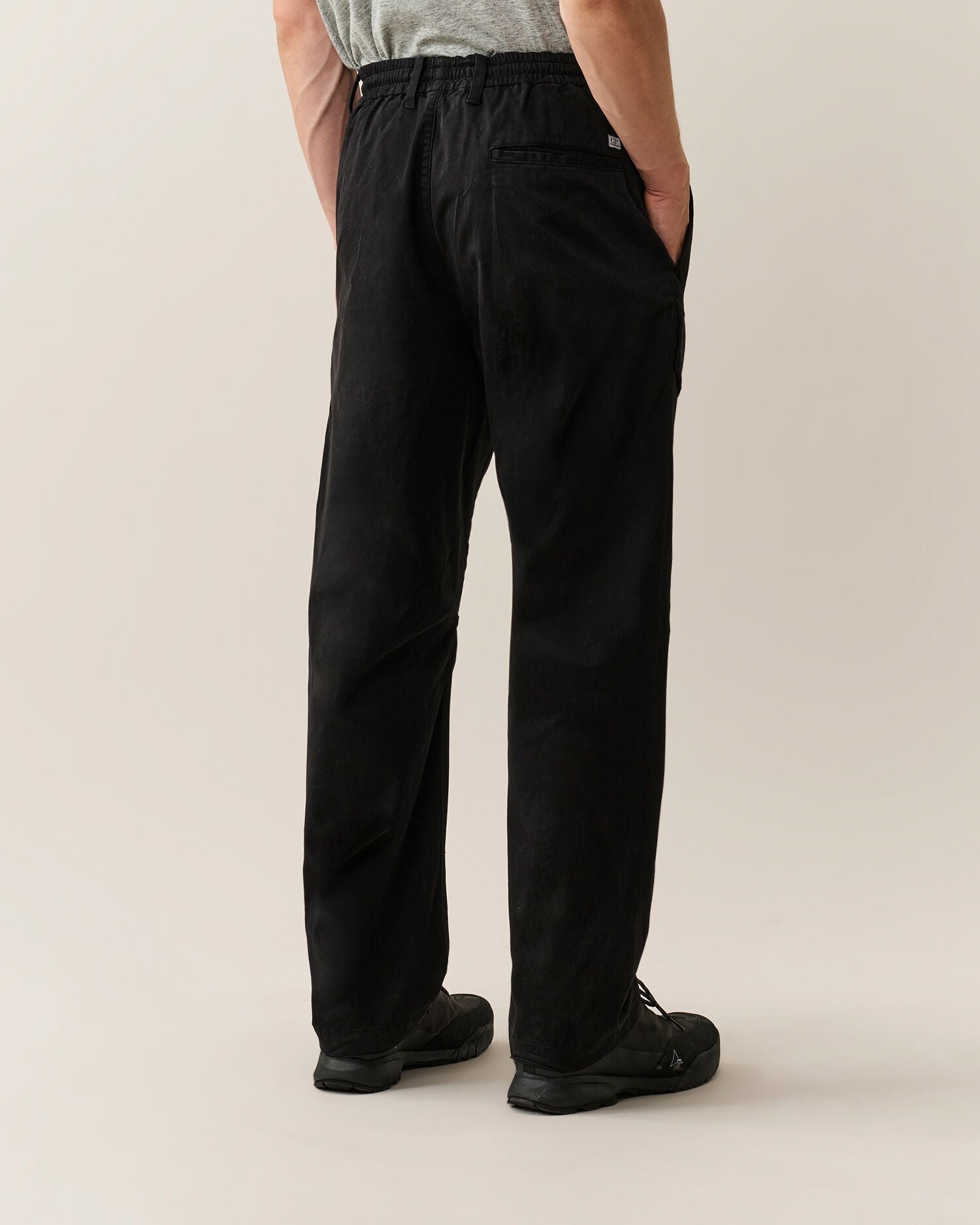 C.P. Company - Pantalon cargo Strech Sateen loose Black