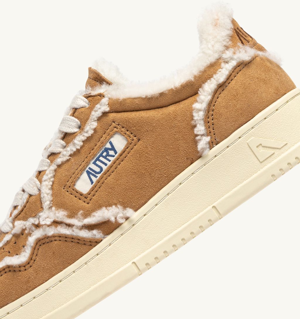 AUTRY - Basket Medalist Low Suede/Shearling Cognac