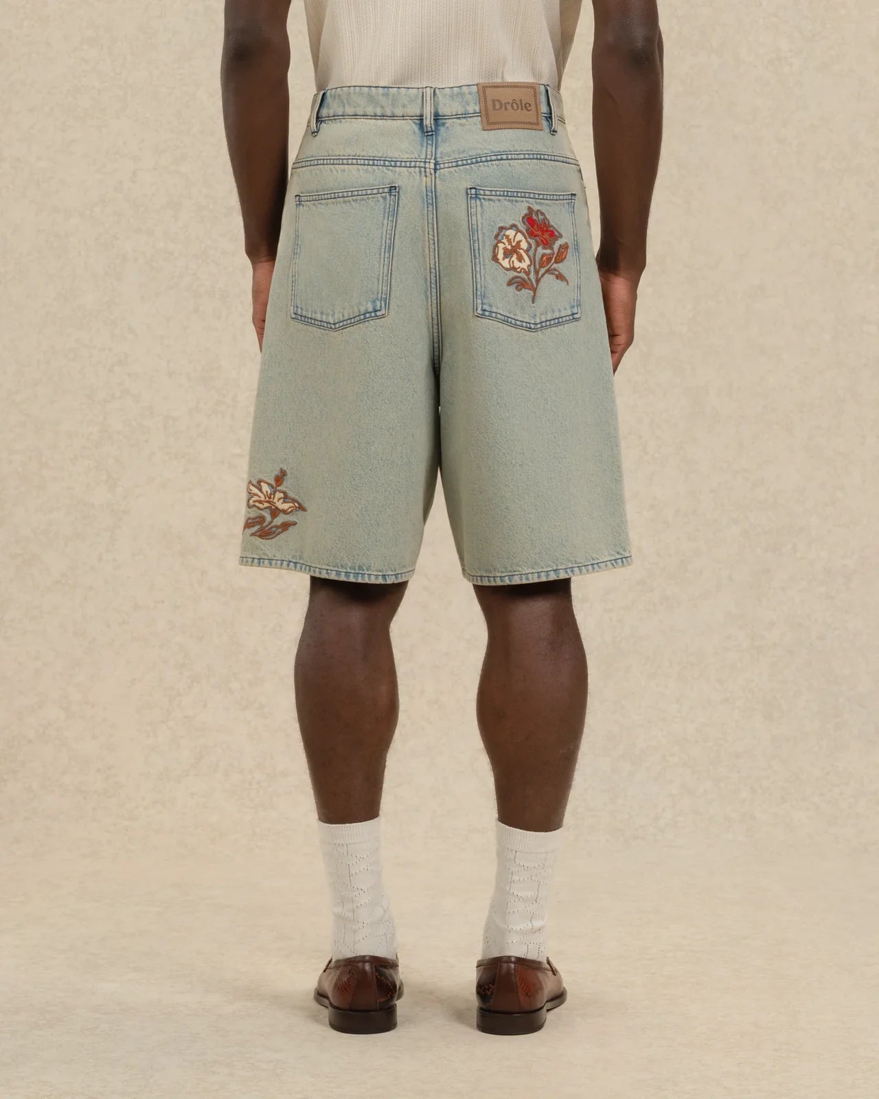 Drôle de Monsieur - Short Jean Dusty Bordé Fleurs Bleu Délavé