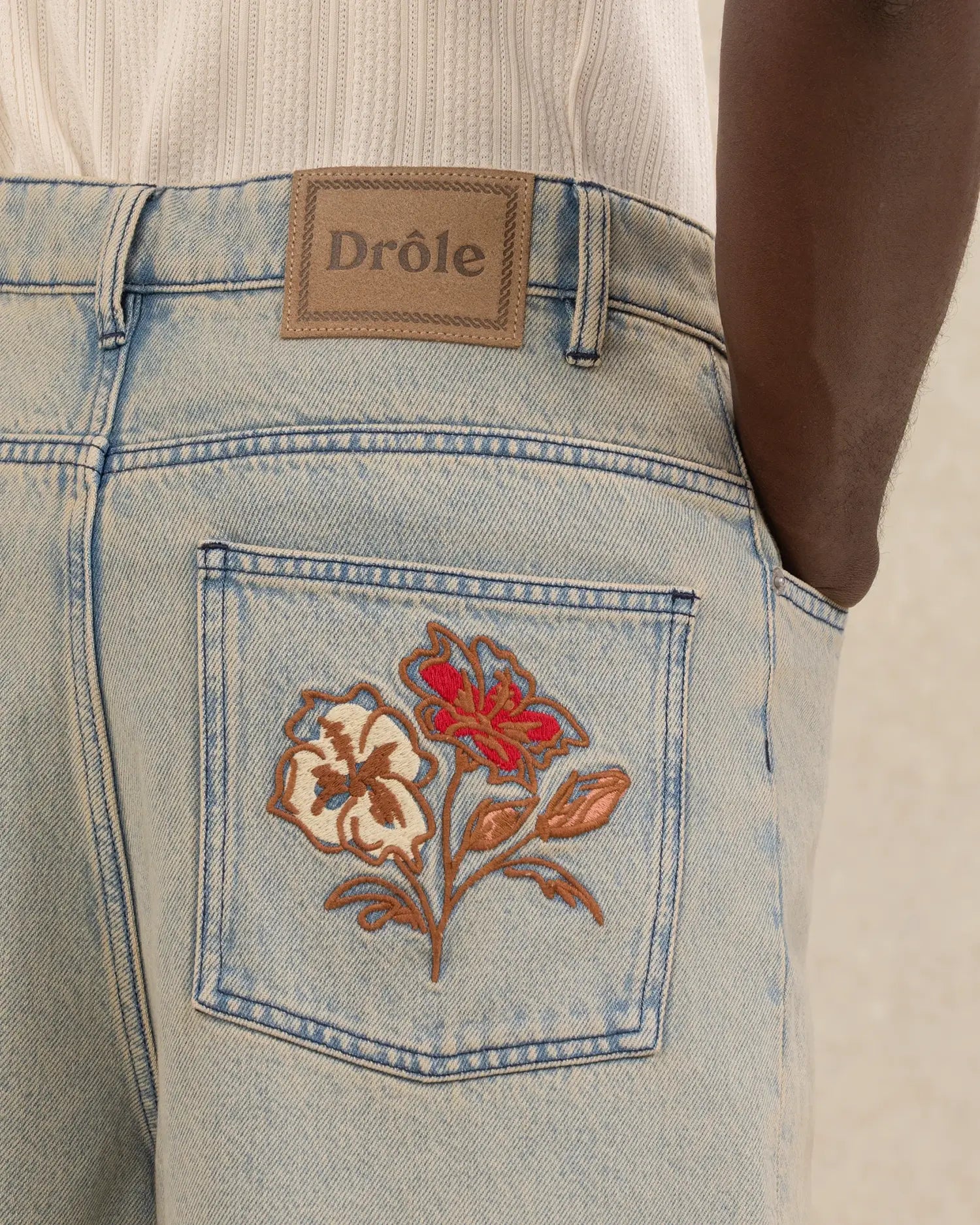 Drôle de Monsieur - Short Jean Dusty Bordé Fleurs Bleu Délavé