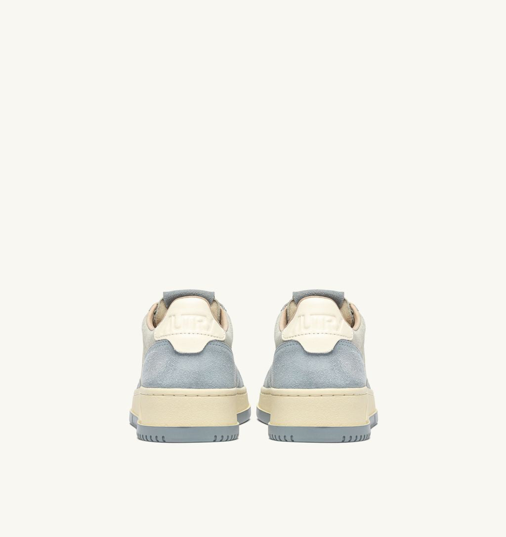 AUTRY - Basket Medalist Low Laminé Cuir / Suede Silver/Pale Blue