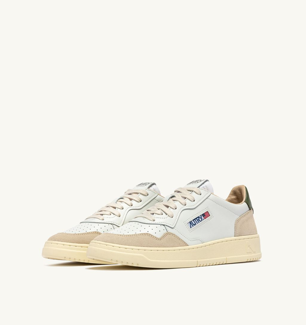 AUTRY - Basket Medalist Low cuir suede White / BronzeGreen