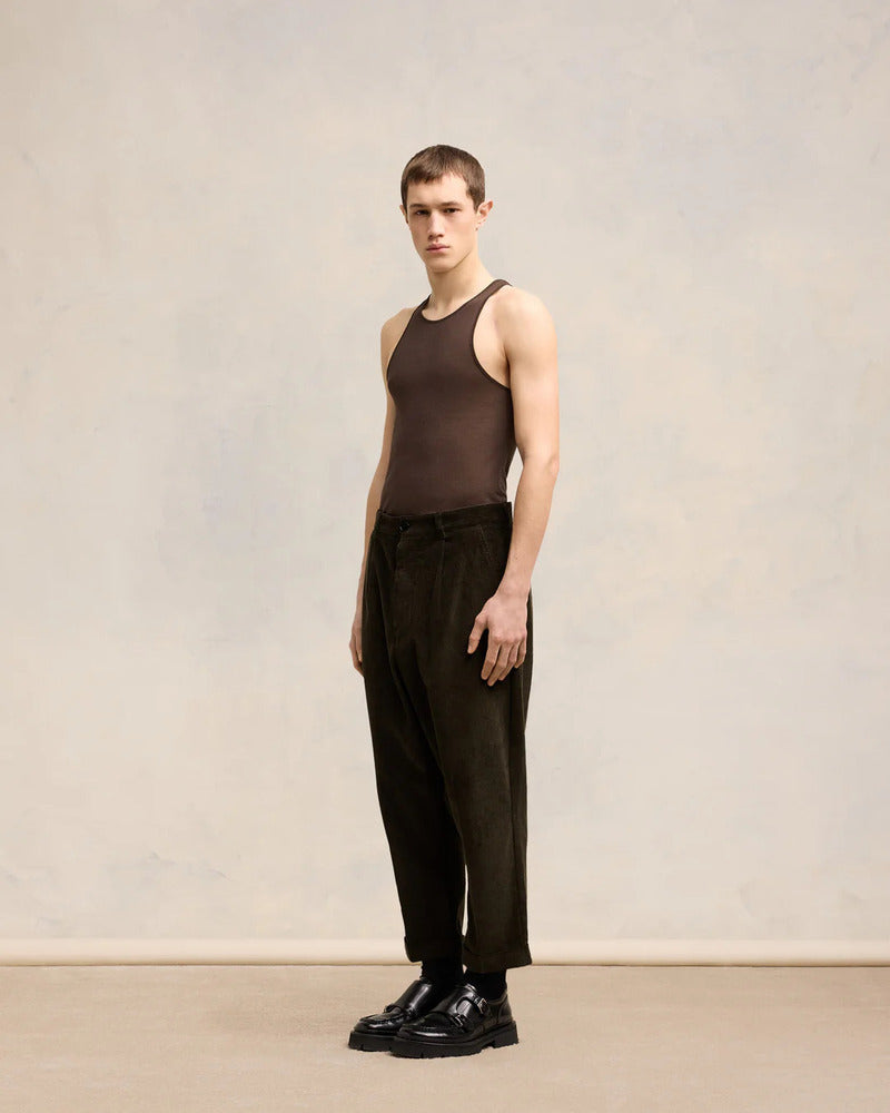 AMI - Pantalon carotte oversize velours cotele cafe fonce