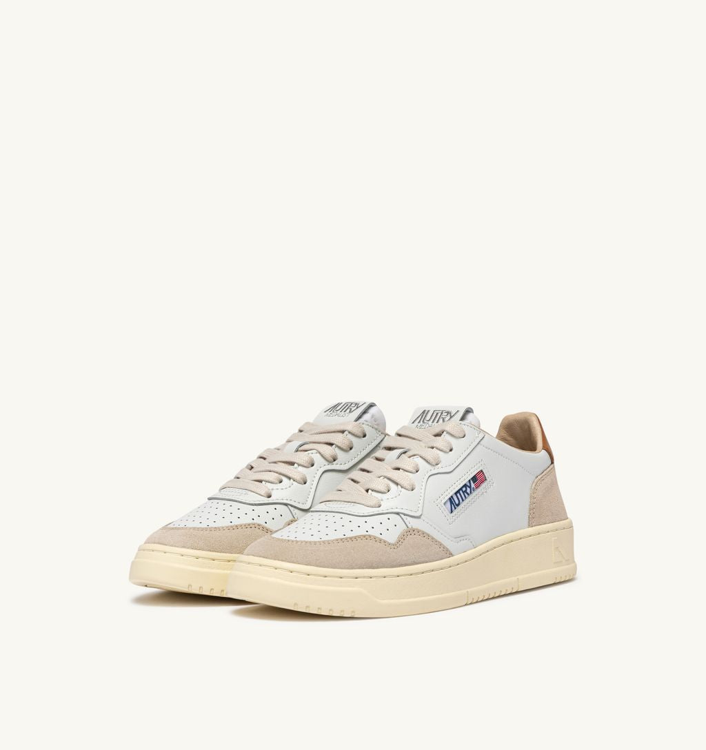 AUTRY - Basket Medalist Low cuir suede White / Lion