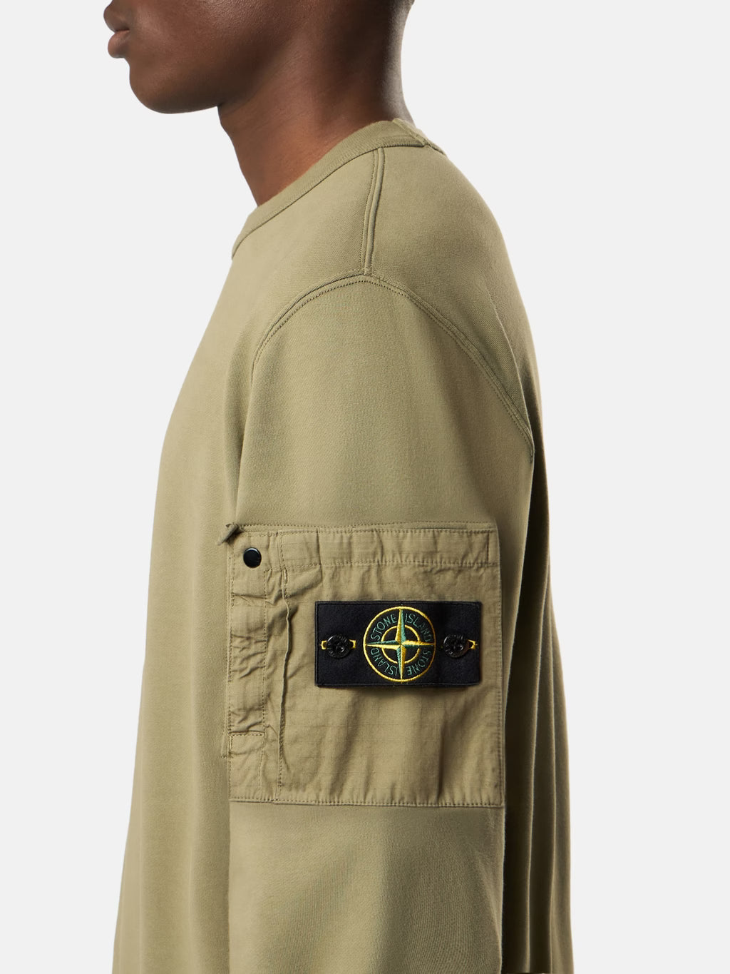 Stone Island - 6100019 Sweat Coupe Régular aves poche de la saison Vert Militaire