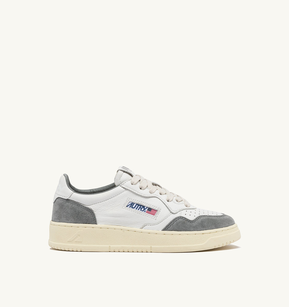 AUTRY - Basket Medalist Low cuir daim blanc / gris