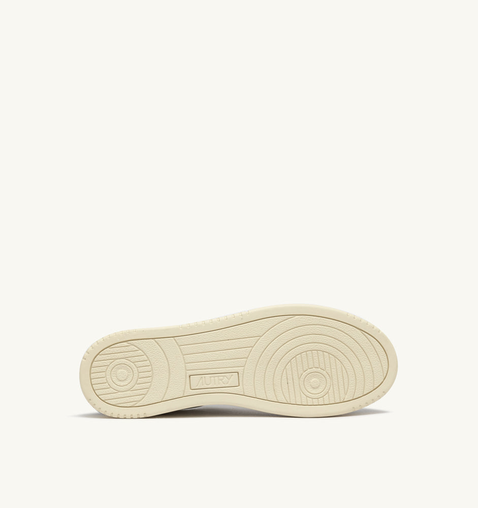 AUTRY - Basket Medalist Low cuir daim blanc / bleu Capri