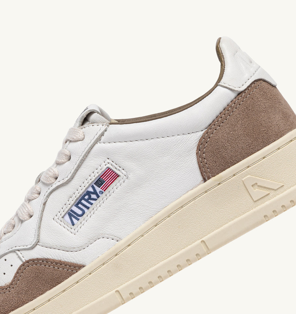 AUTRY - Basket Medalist Low cuir daim blanc / tabac
