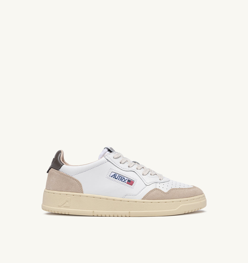 AUTRY - Basket Medalist Low cuir suede White / Morel