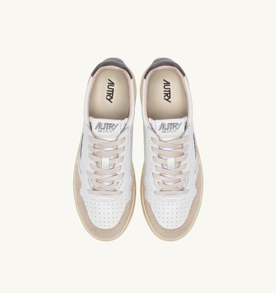 AUTRY - Basket Medalist Low cuir suede White / Morel