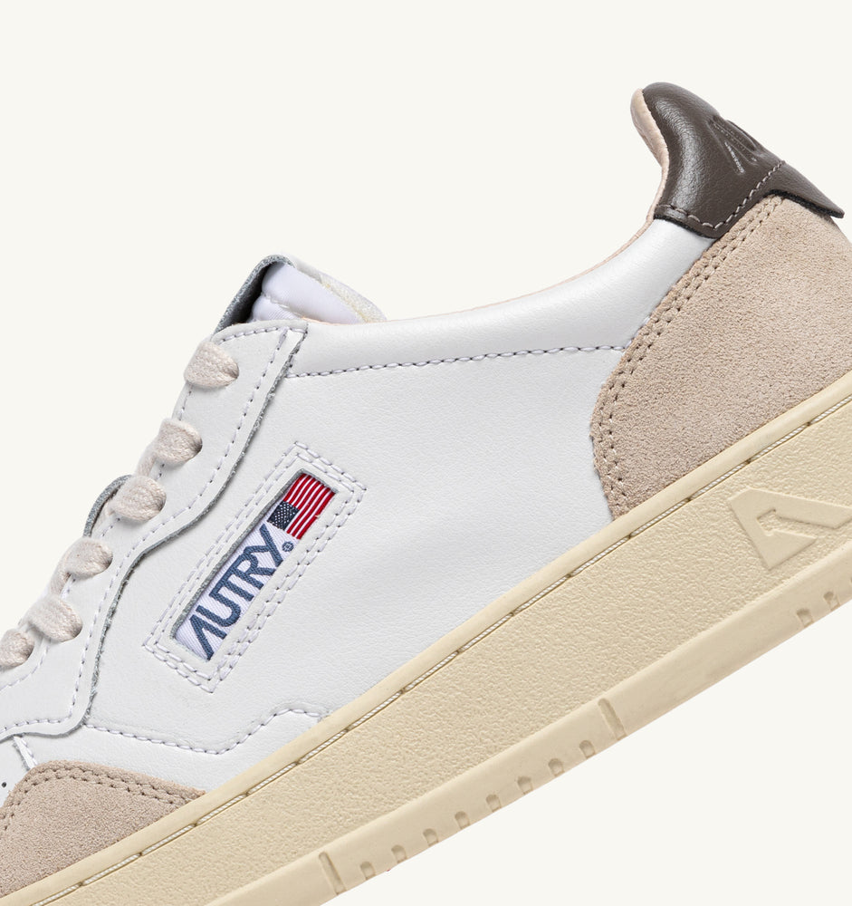 AUTRY - Basket Medalist Low cuir suede White / Morel