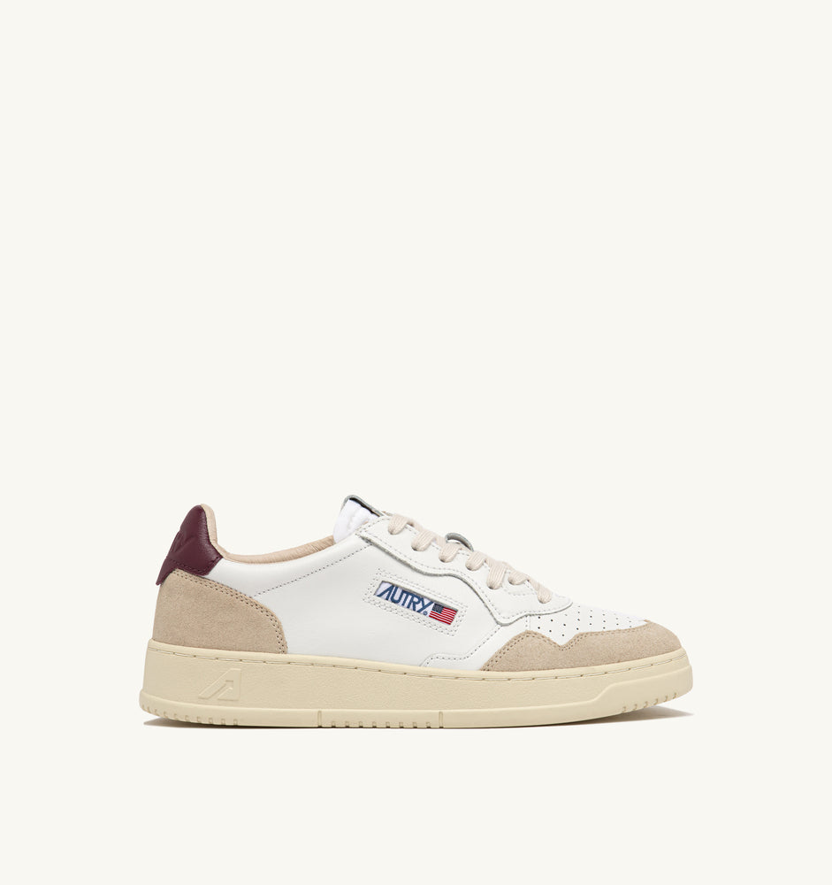 AUTRY - Basket Medalist Low cuir suede White / Burgundy