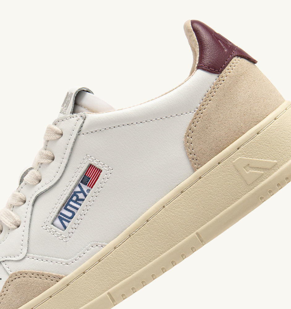 AUTRY - Basket Medalist Low cuir suede White / Burgundy
