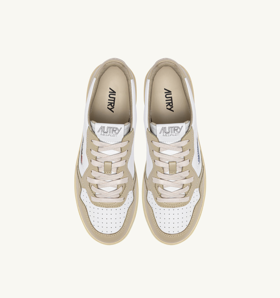 AUTRY - Basket Medalist Bicolor cuir blanc / Tidal foam