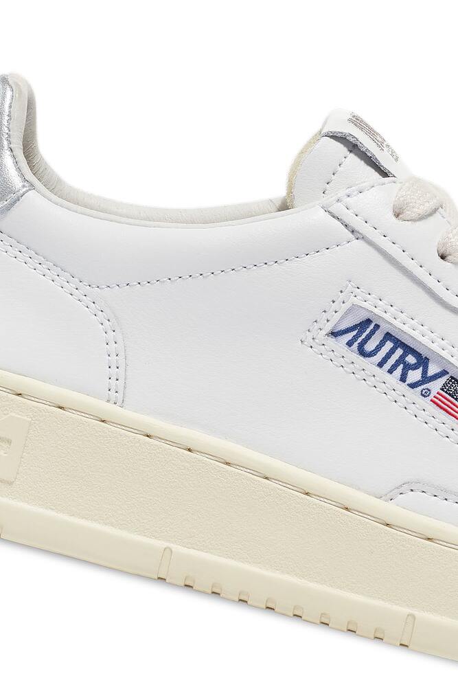 AUTRY - Basket Medalist Low cuir blanc / argent métallisé