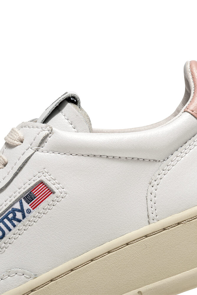 AUTRY - Basket Medalist Low cuir blanc et rose