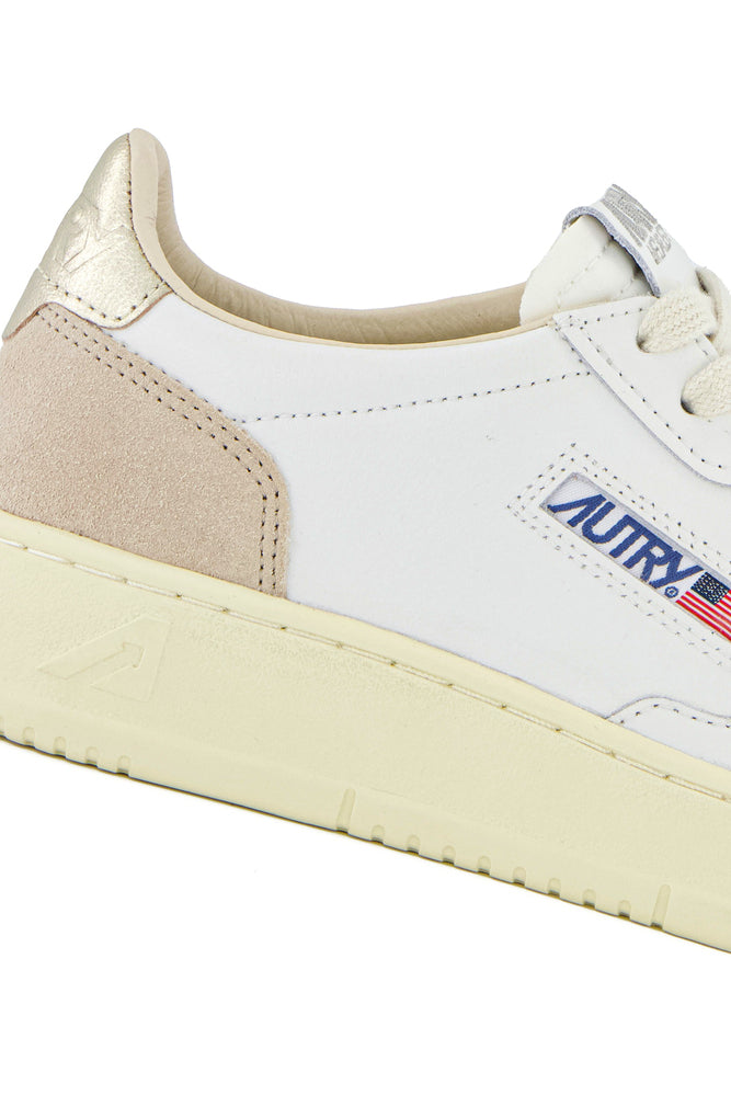 AUTRY - Basket Medalist Low cuir blanc / or / daim beige