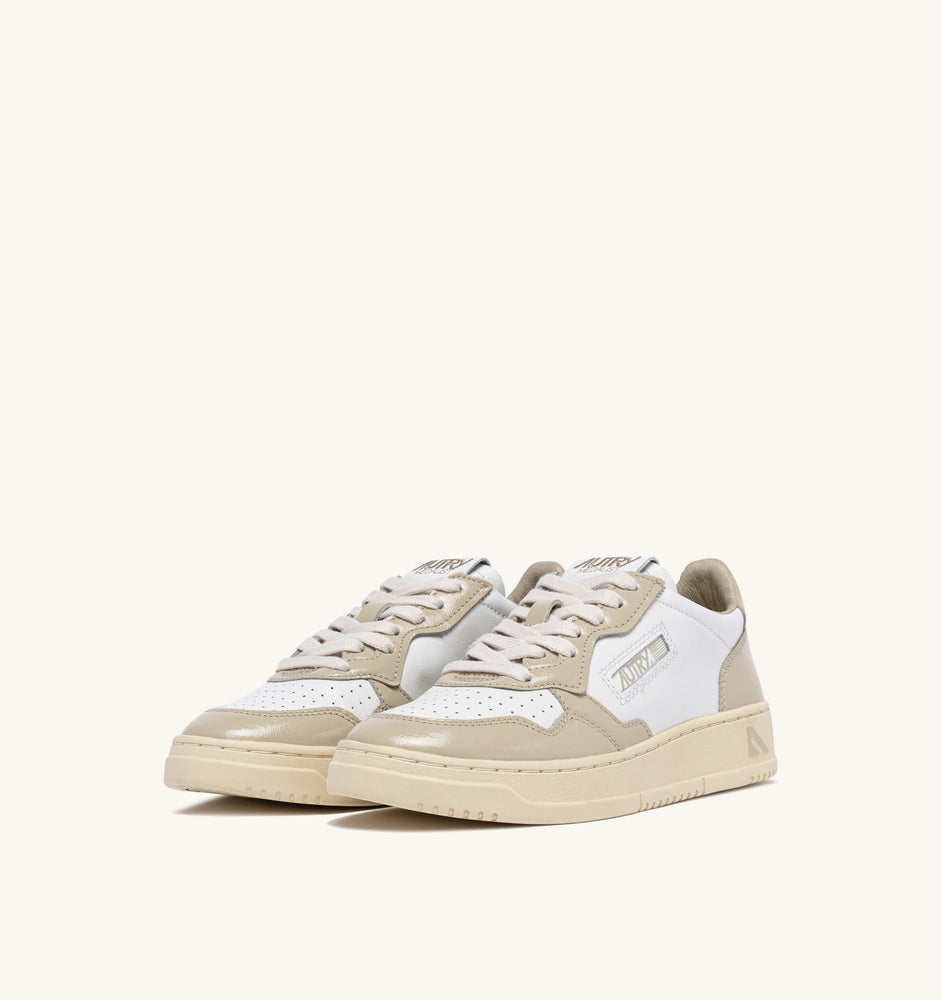 AUTRY - Basket Medalist Bicolor cuir vernis White / Tidal Foam