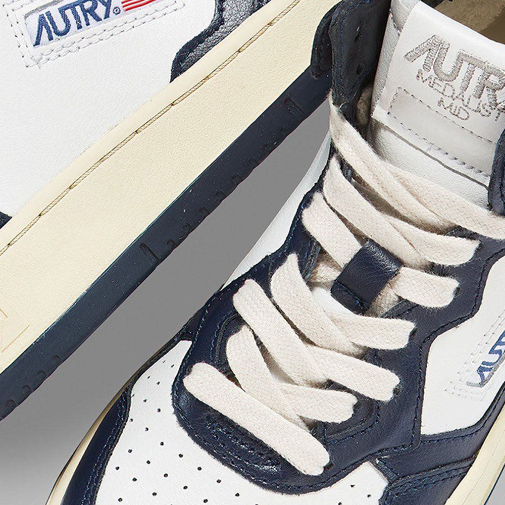 AUTRY - Basket Medalist Mid Bicolor cuir blanc / bleu