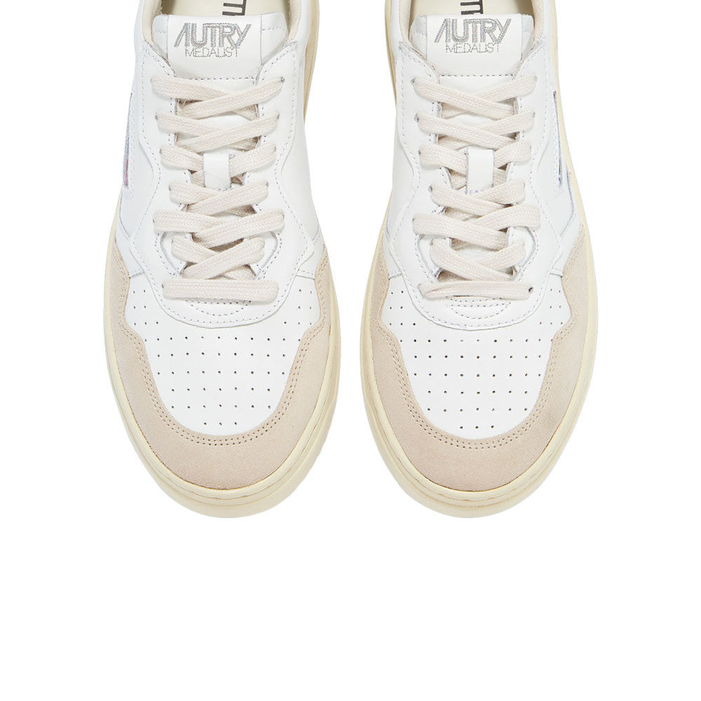 AUTRY - Basket Medalist en Cuir Blanc et Amazone et daim beige