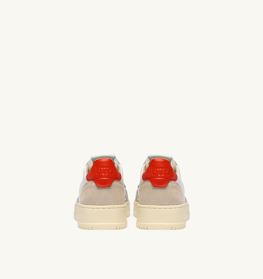 AUTRY - Basket Medalist Low cuir suede White / PumpKin
