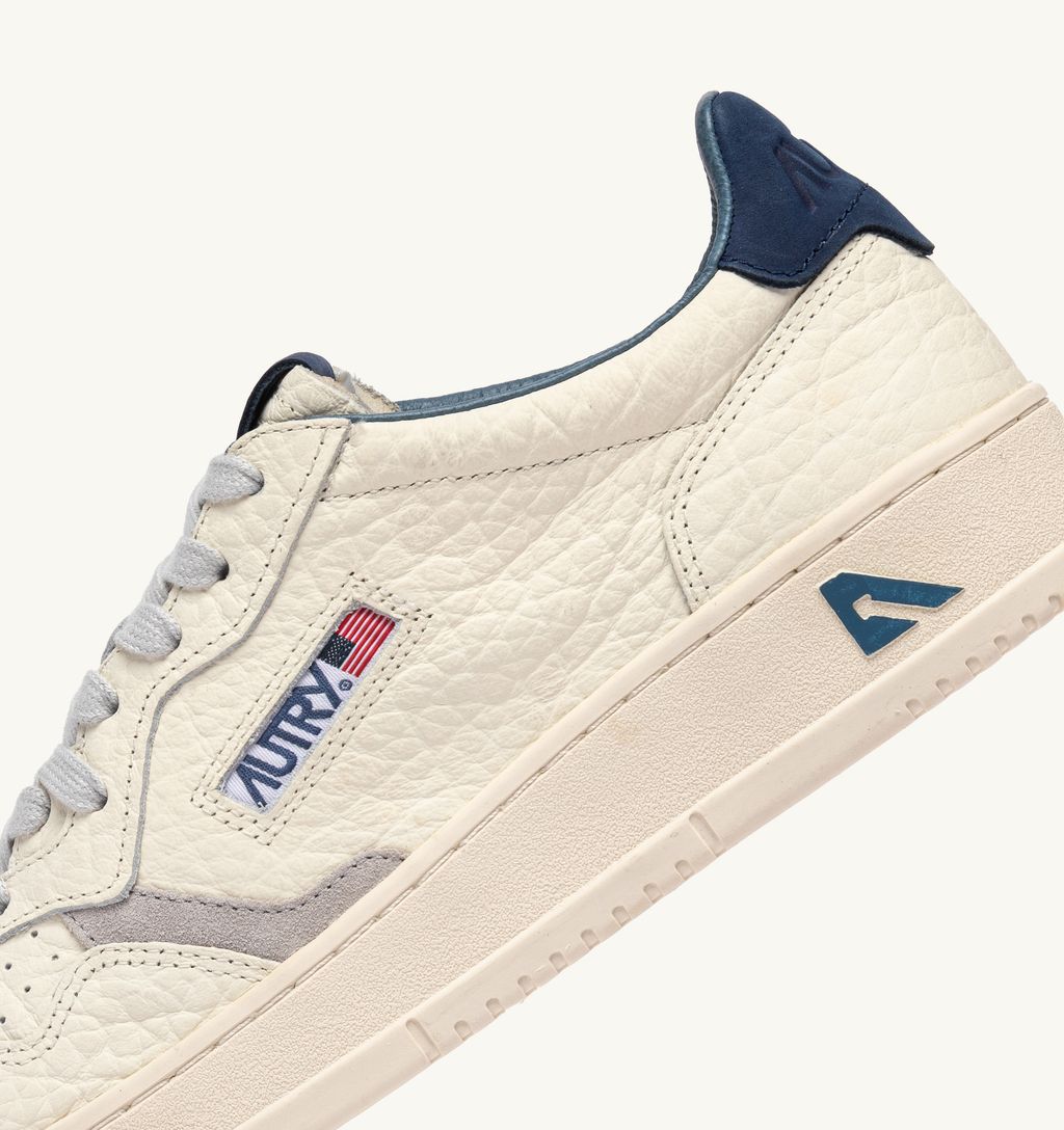 AUTRY - Basket Medalist Low cuir effet éléphant détails BlueDeep/Vapor