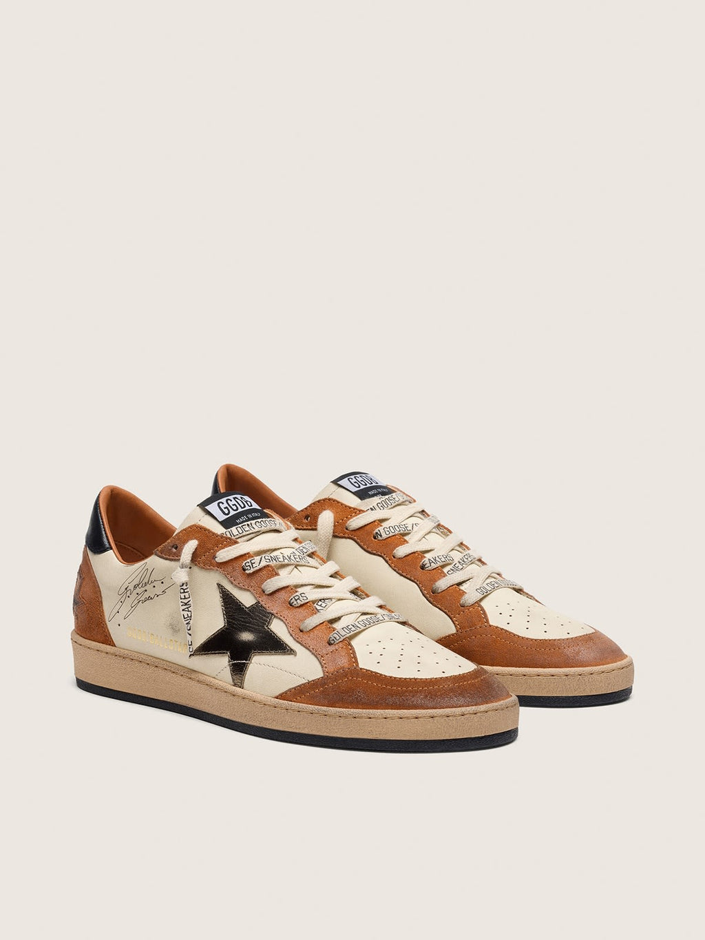 Golden Goose - Ball Star en Cuir Ecru Daim rouille et étoilé dorée