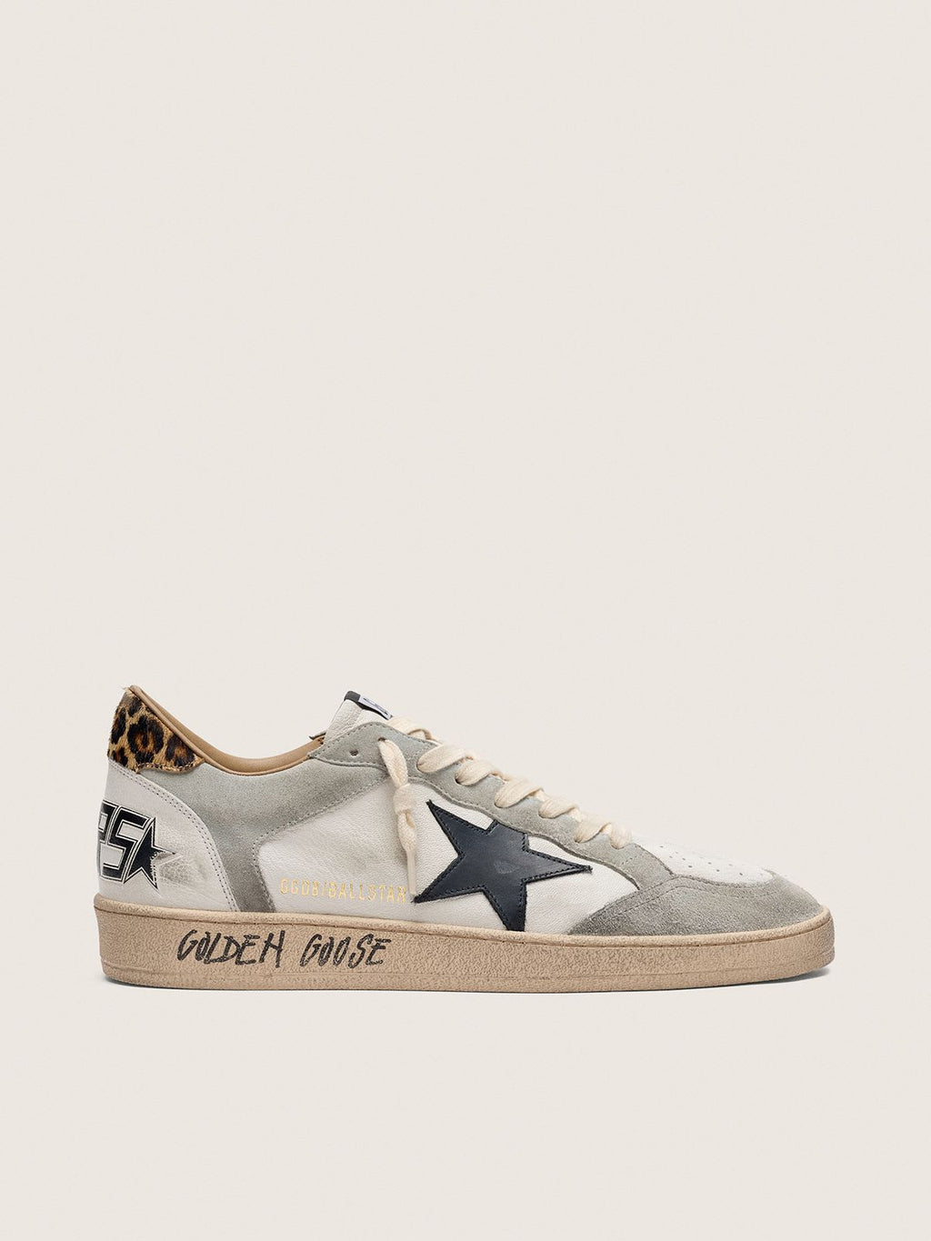 Golden Goose - Ball Star en Cuir Blanc avec etoile en cuir noir et contrefort façon léopard