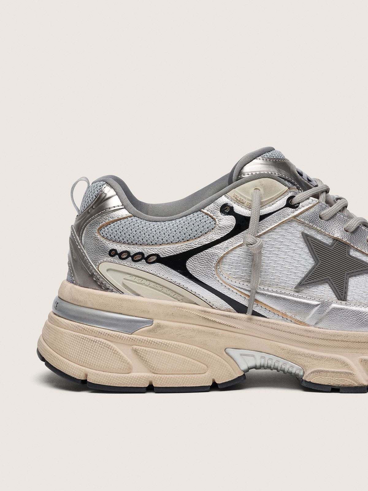 Golden Goose - LightStar en Mesh gris cuir Nappa argenté avec étoile en TPU gris