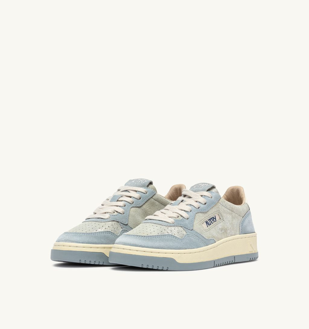 AUTRY - Basket Medalist Low Laminé Cuir / Suede Silver/Pale Blue