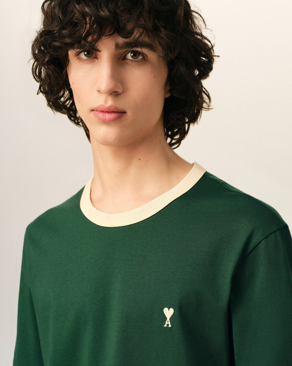 AMI - T-shirt Contrasté Ami de coeur Vert Bouteille / Ivoire