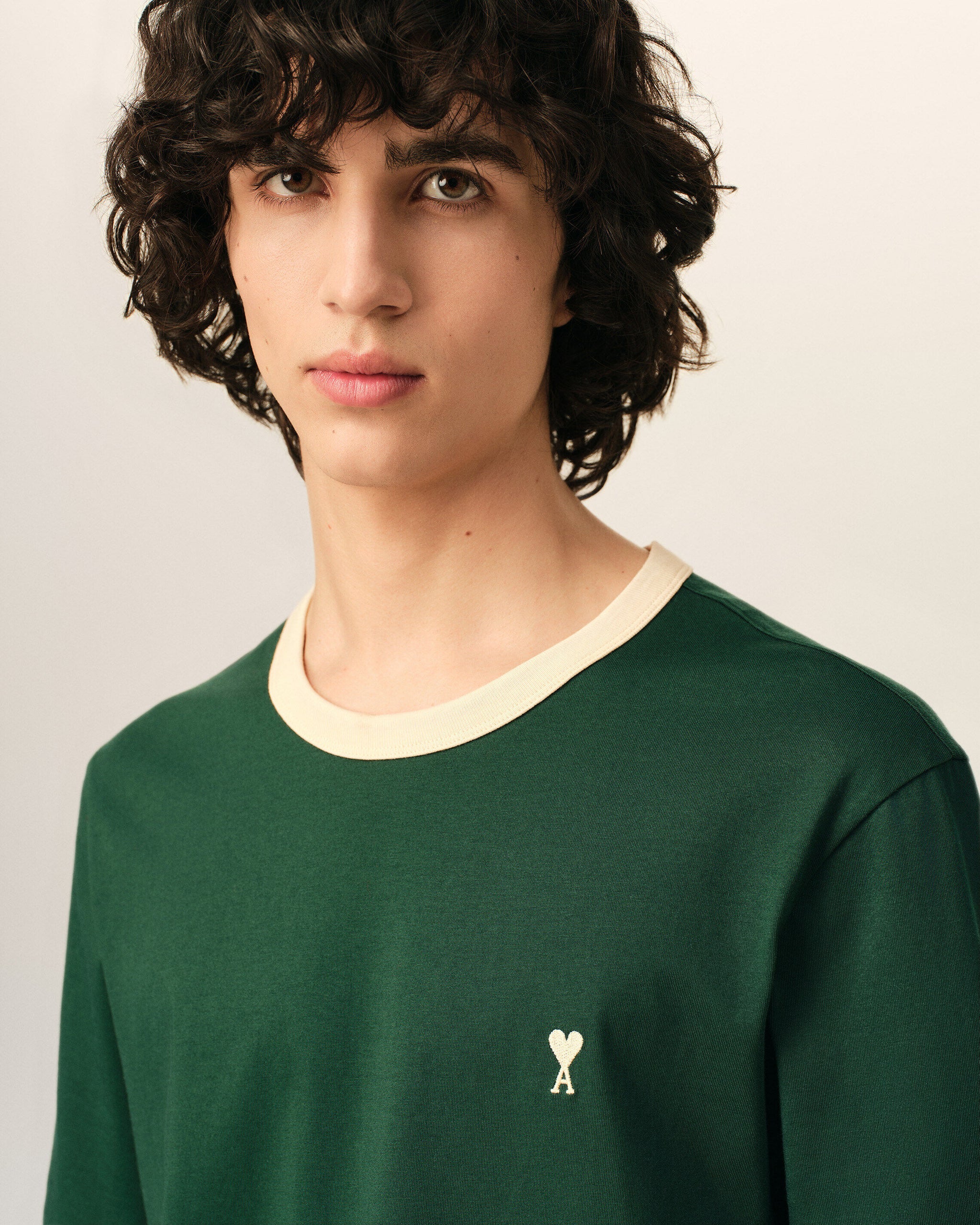 AMI - T-shirt Contrasté Ami de coeur Vert Bouteille / Ivoire