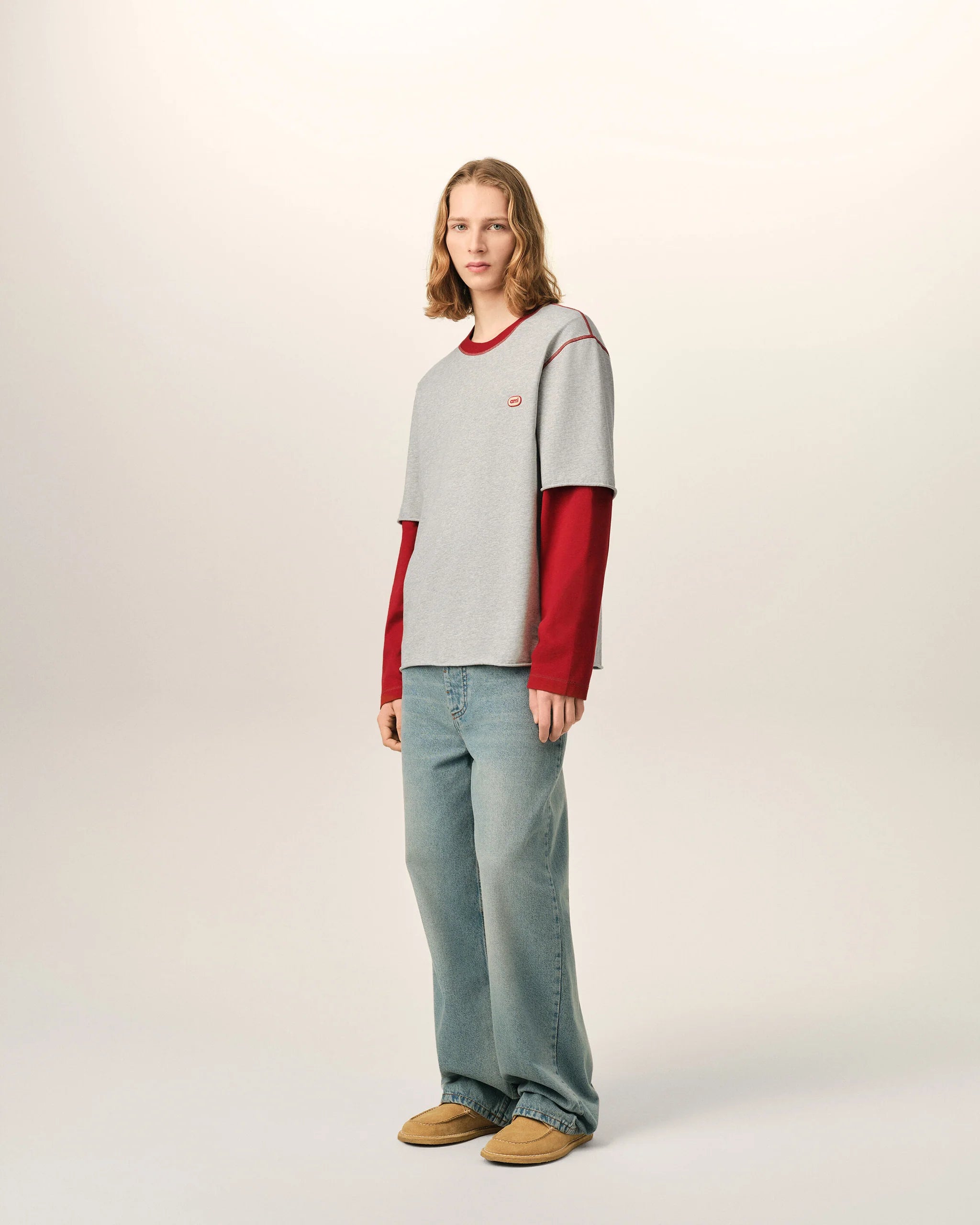 AMI - T-shirt Manches doubles Patch Ami Gris Cendre/Rouge