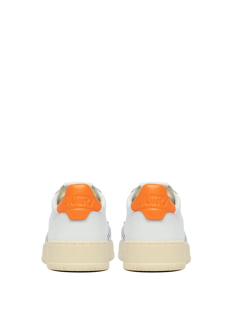 AUTRY - Basket Medalist Low cuir blanc / PrOrange