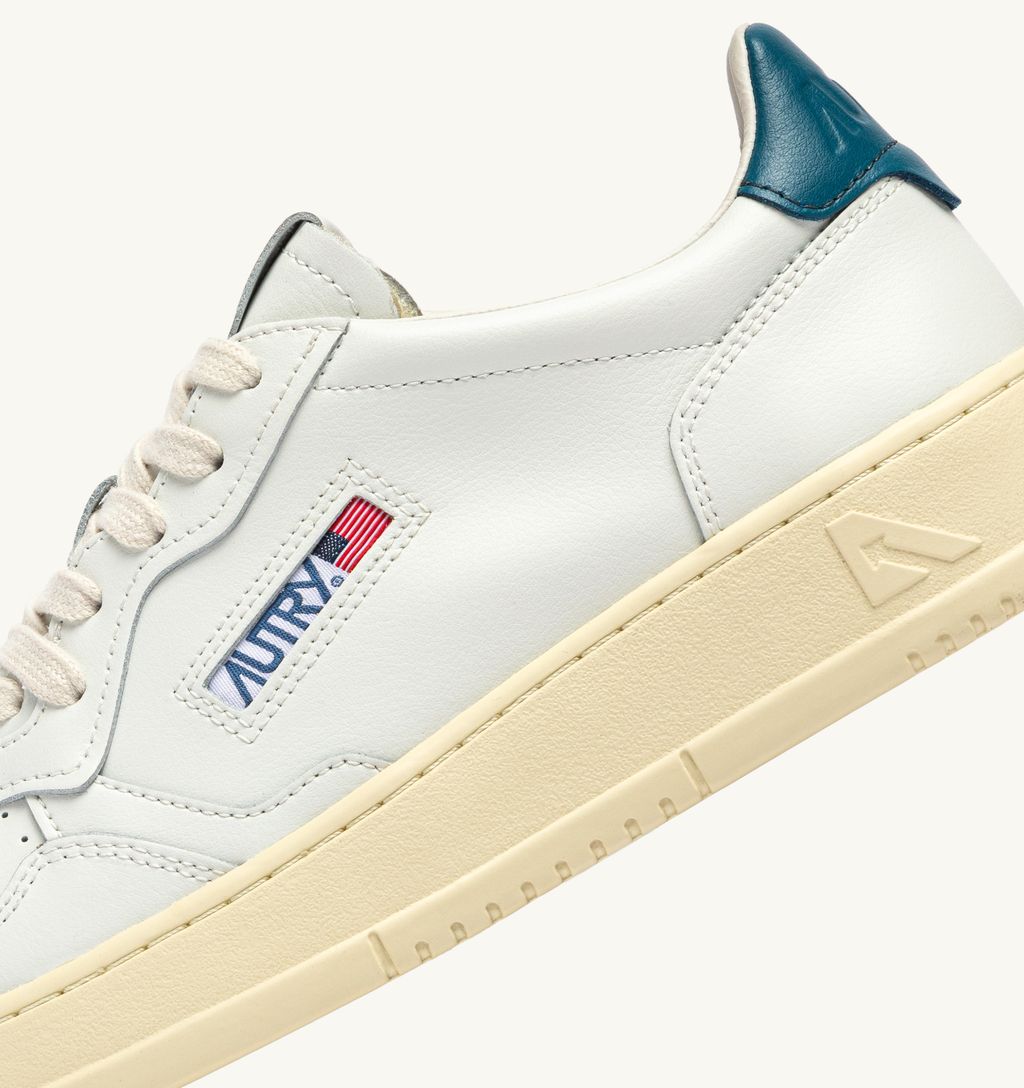 AUTRY - Basket Medalist Low cuir blanc / MalBlue