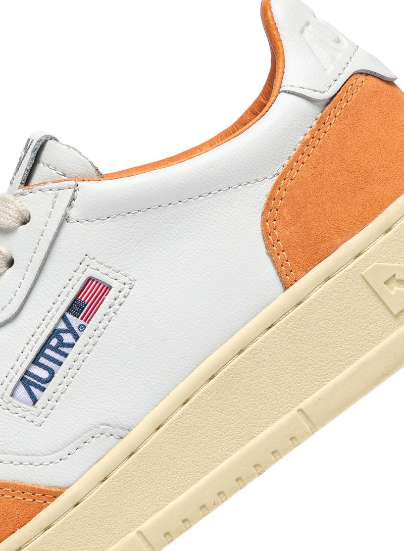 AUTRY - Basket Medalist Low Soft Leather/Suede White/Cano Orange