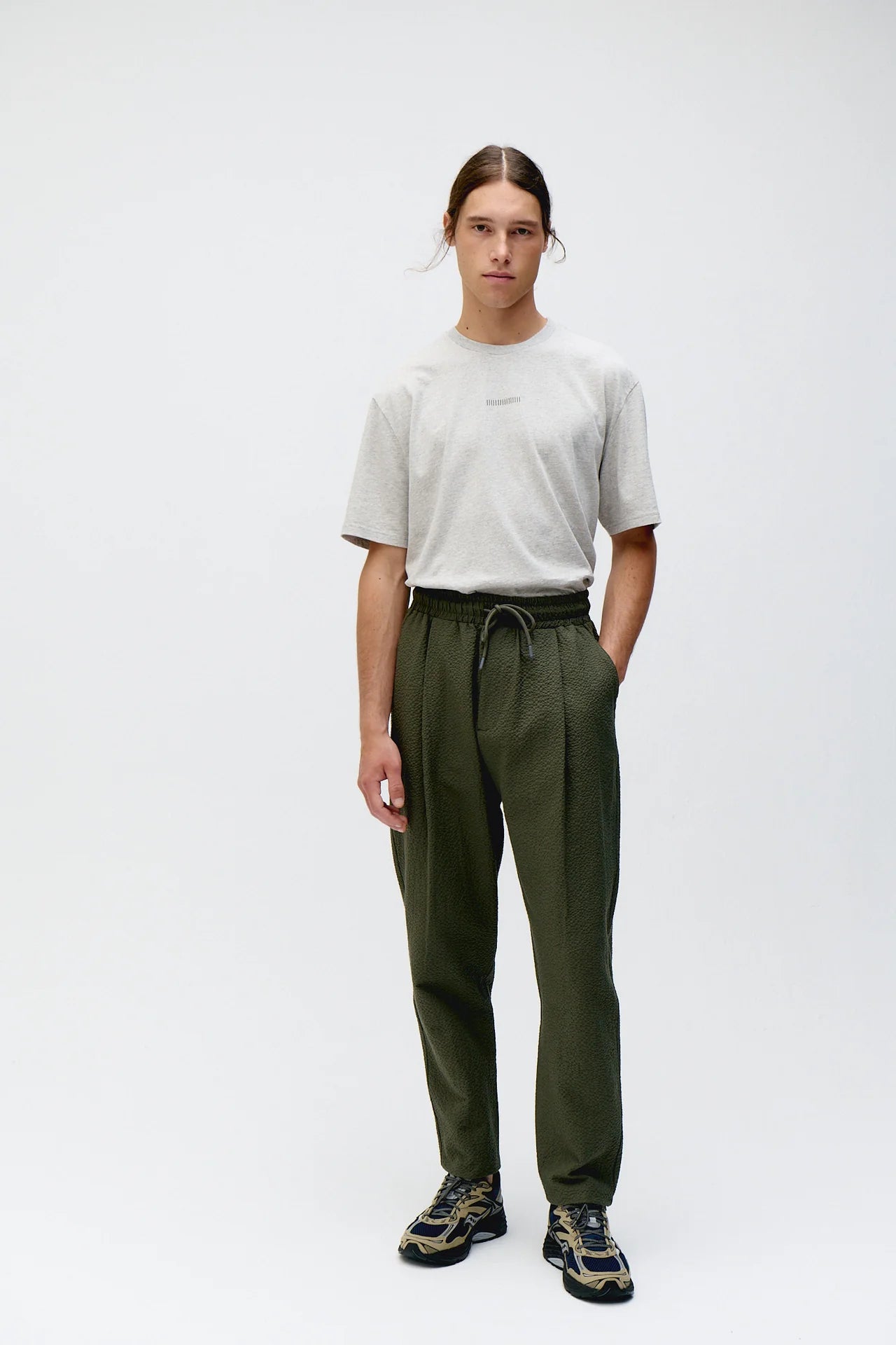 UNFEIGNED - Pantalon Smart Seersucker Kaki