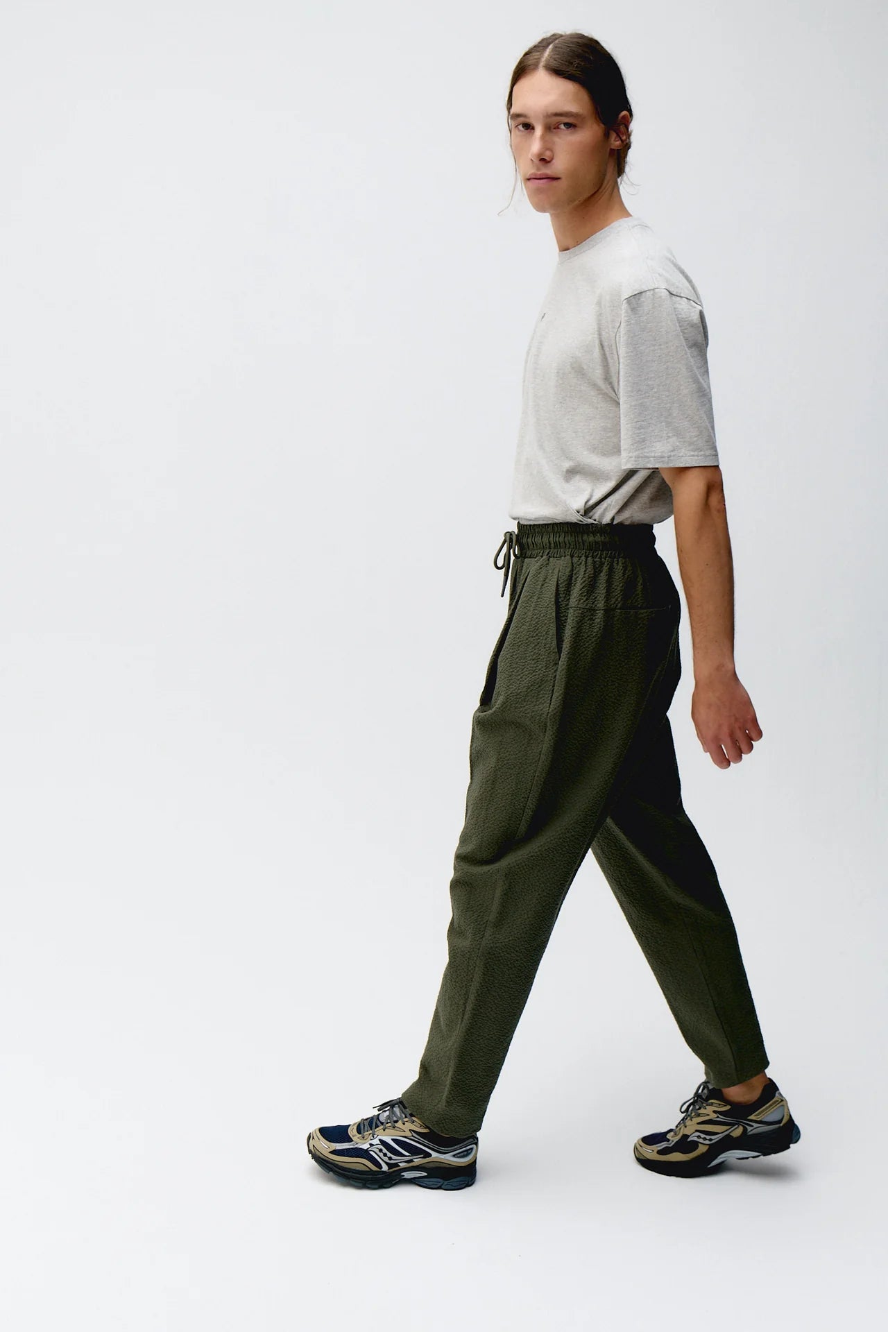 UNFEIGNED - Pantalon Smart Seersucker Kaki