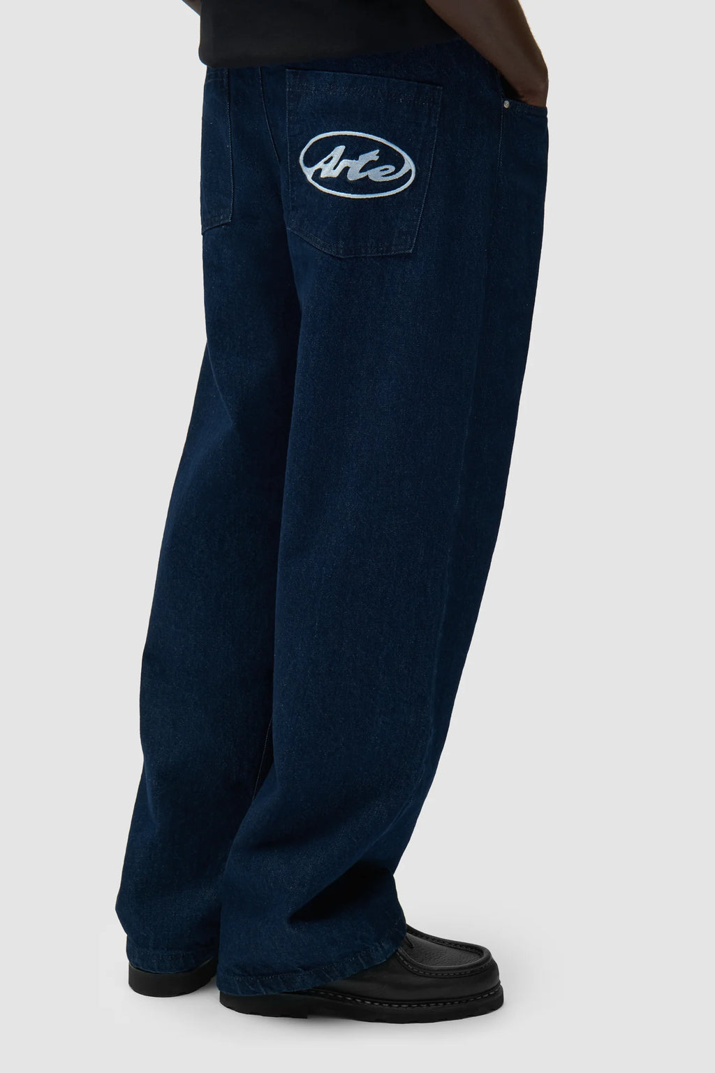 Arte - Jean à poches avec logo circle Denim Brut