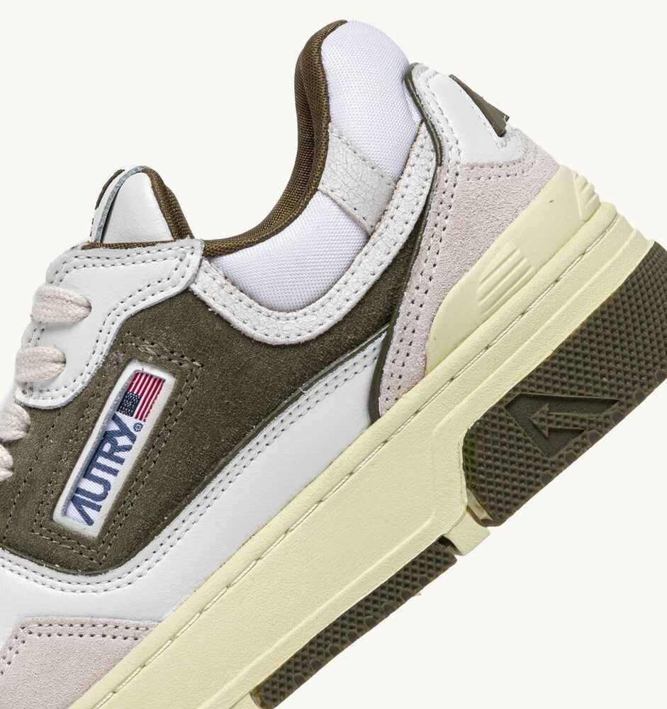 AUTRY – Basket CLC en cuir Blanc et Military