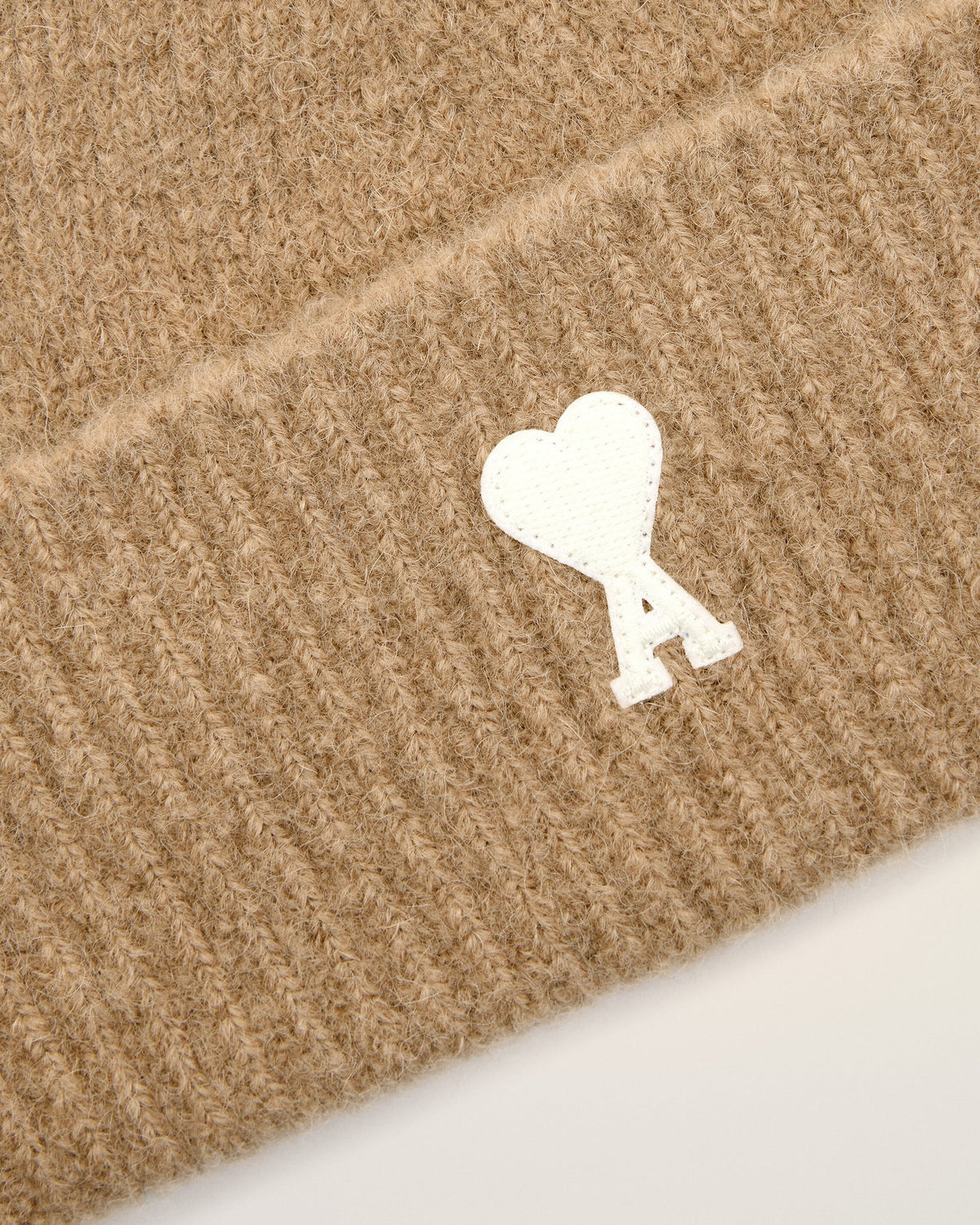 AMI - Bonnet Ami de Coeur Alpaga Beige Mastic