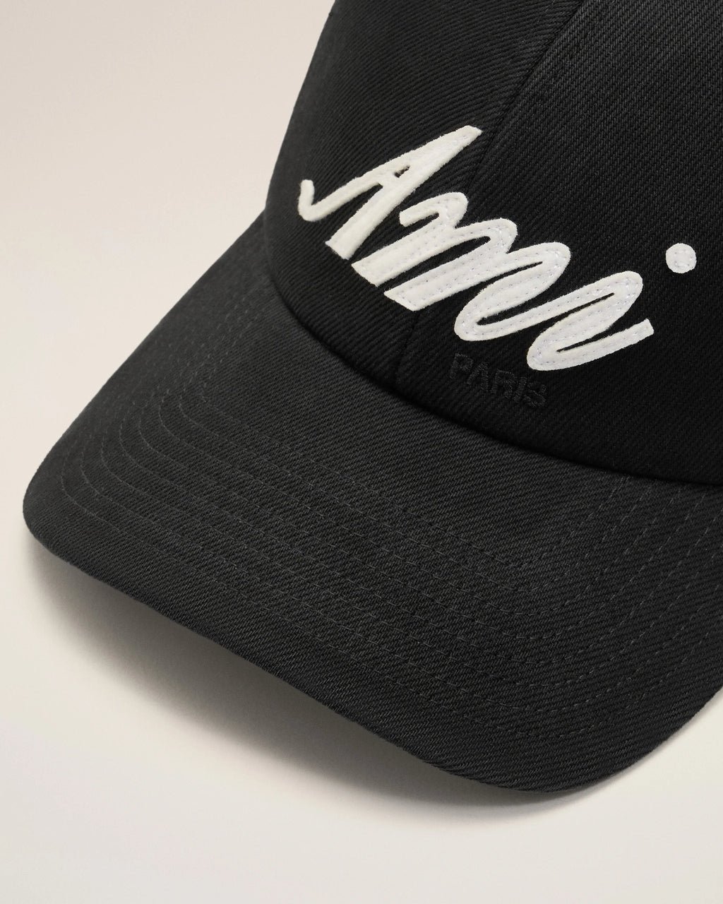 AMI - Casquette Noire Empiècement feutré Ami