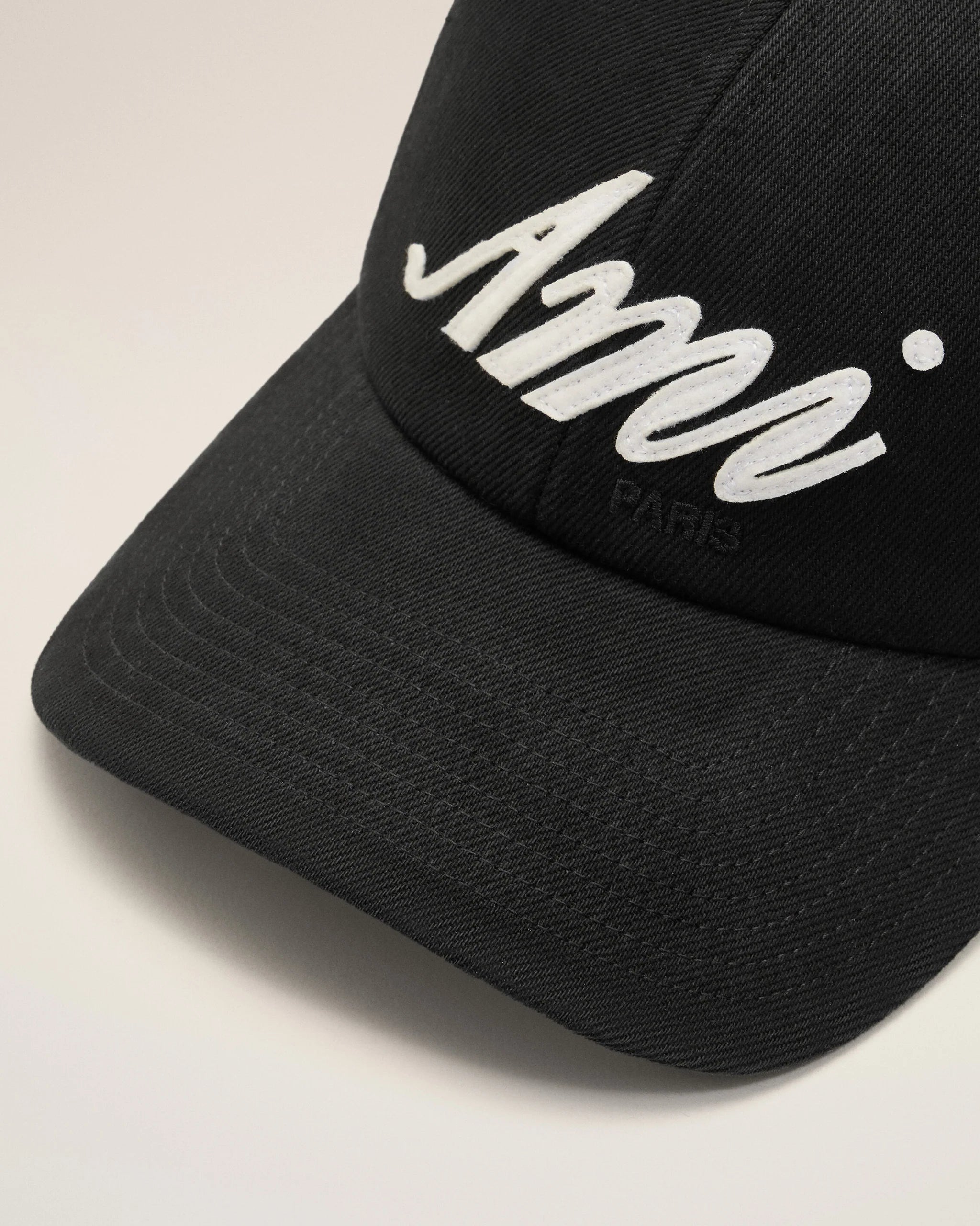 AMI - Casquette Noire Empiècement feutré Ami