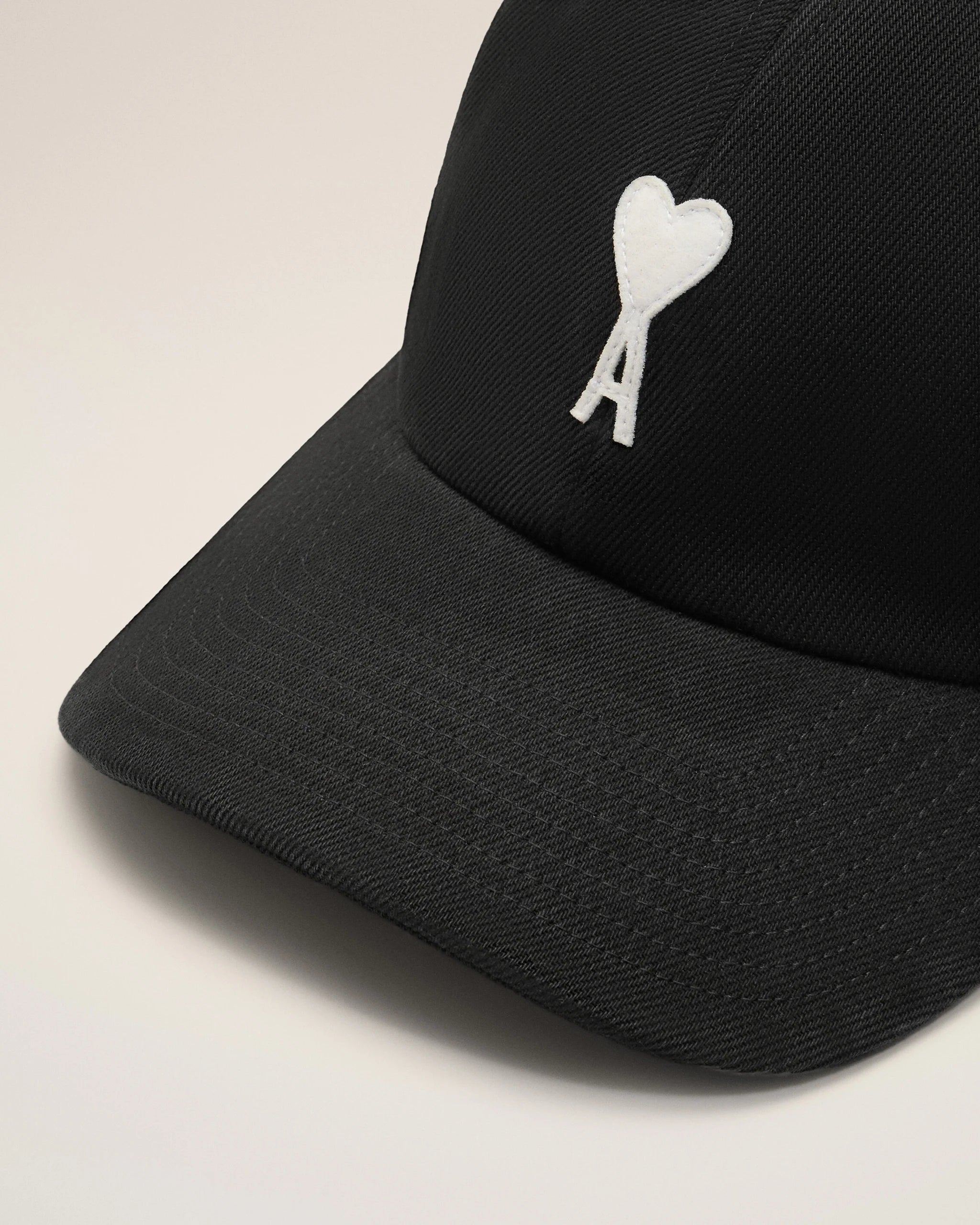AMI - Casquette Noire Empiècement feutré Ami de coeur