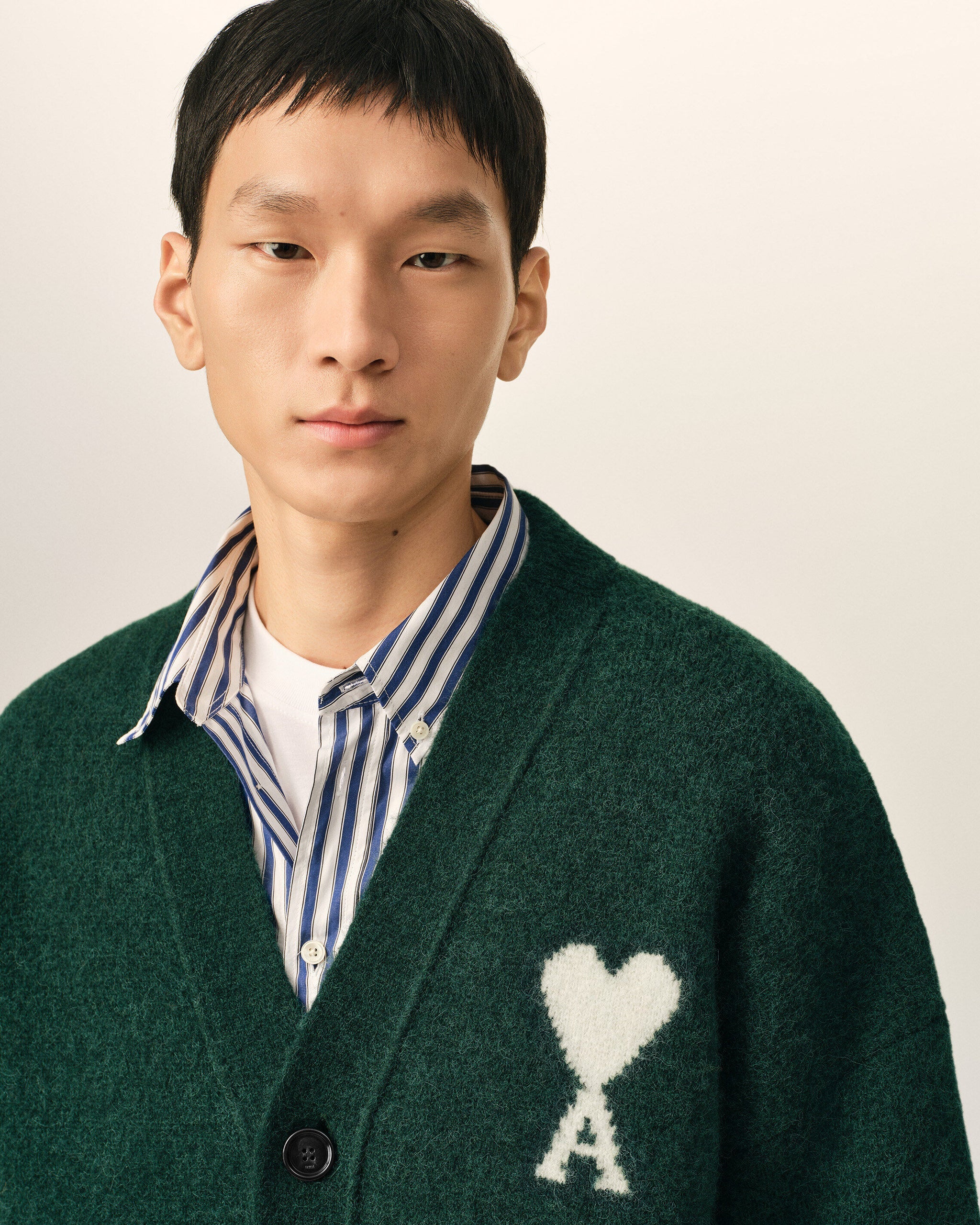 AMI - Cardigan V Neck Ami de coeur en Alpaga Vert Bouteille