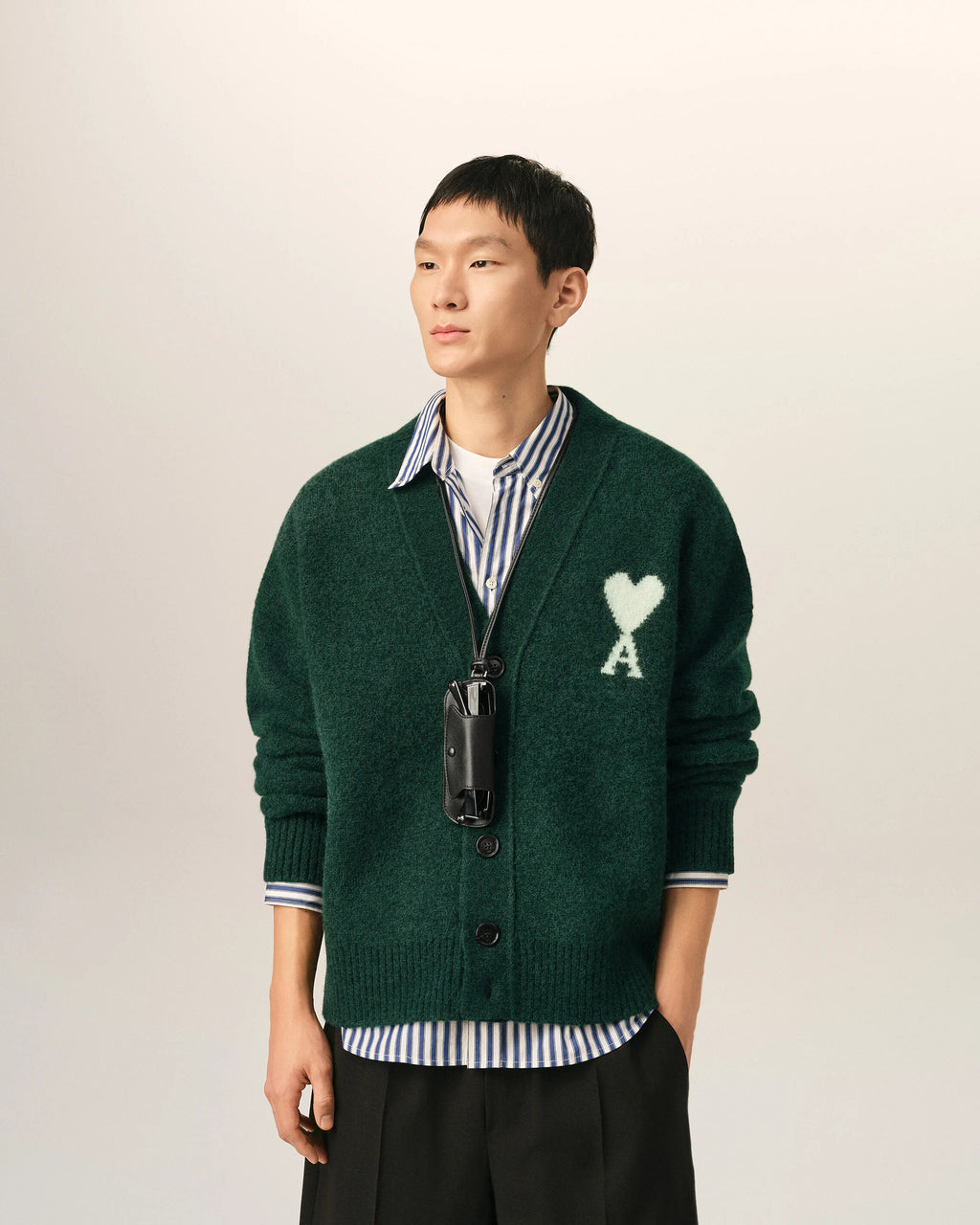 AMI - Cardigan V Neck Ami de coeur en Alpaga Vert Bouteille