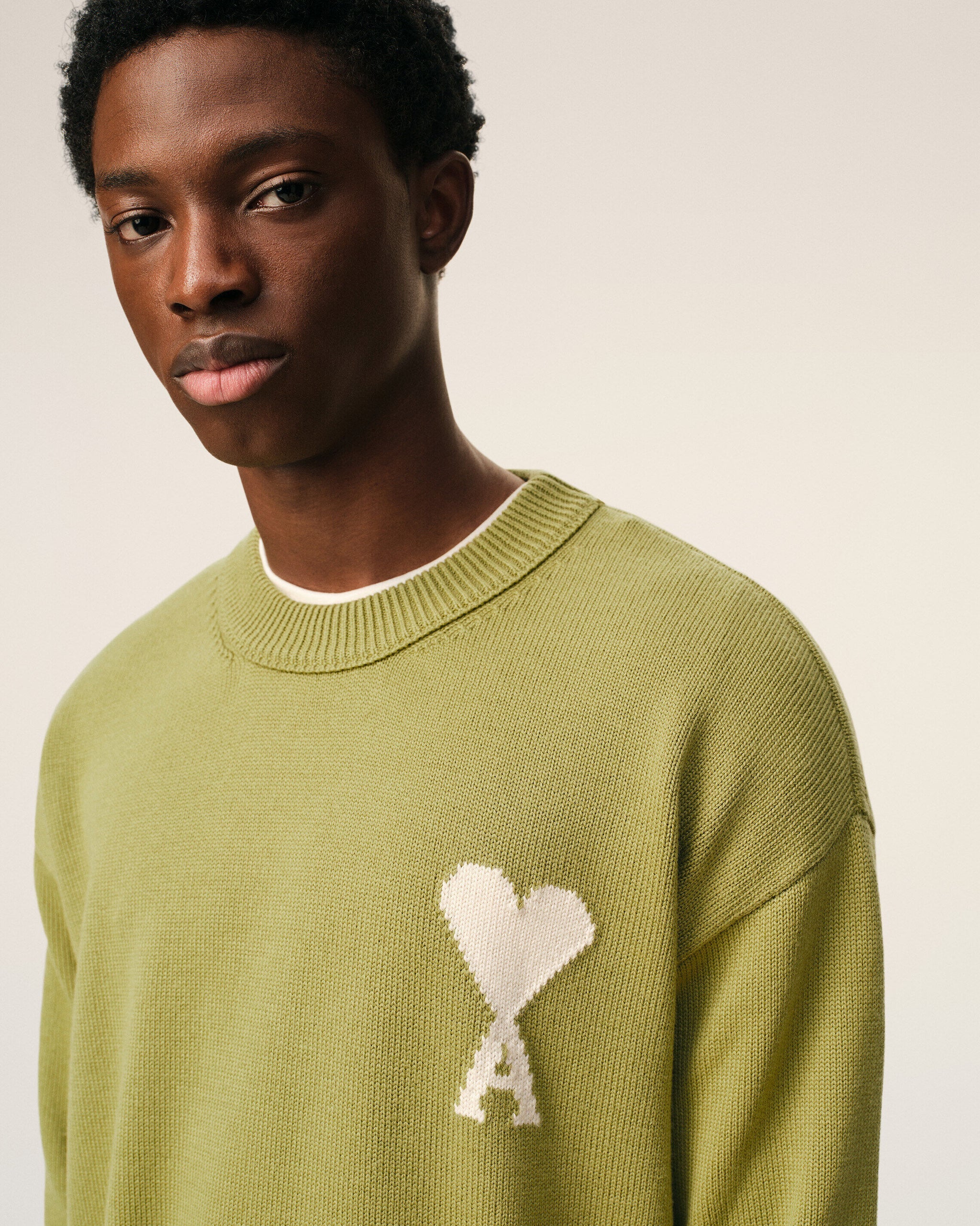 AMI - Pull col rond Ami de coeur Matcha