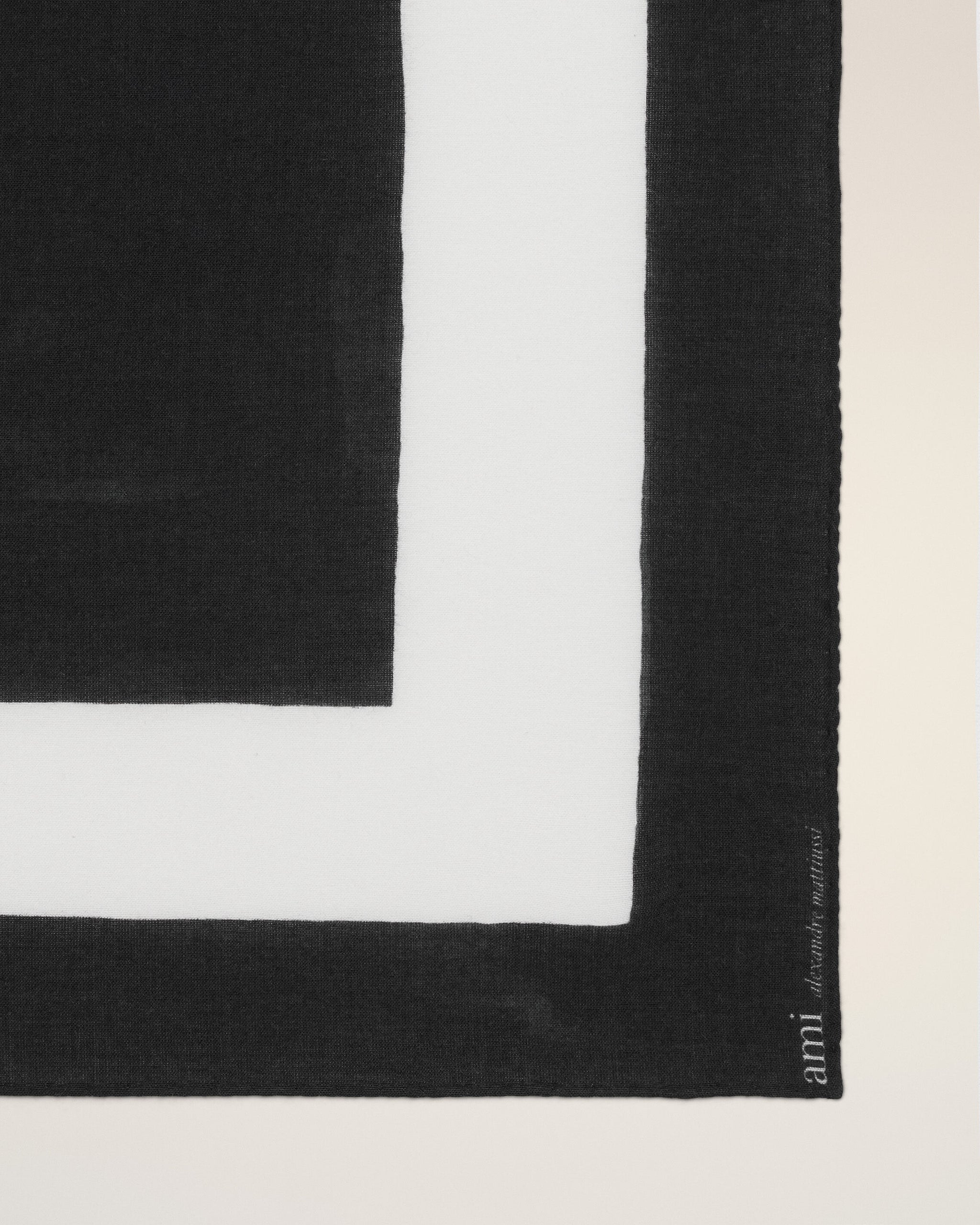 AMI - Foulard Noir Ami de Coeur